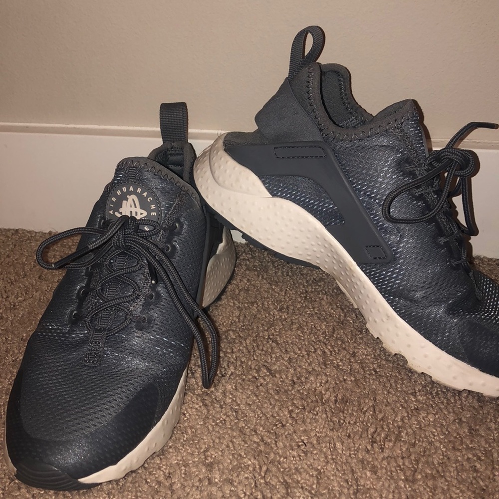 Nike Air Huaraches Gray